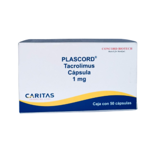 Fotografía del medicamento Plascord Tacrolimus 1 mg Caritas Pharma en fondo blanco